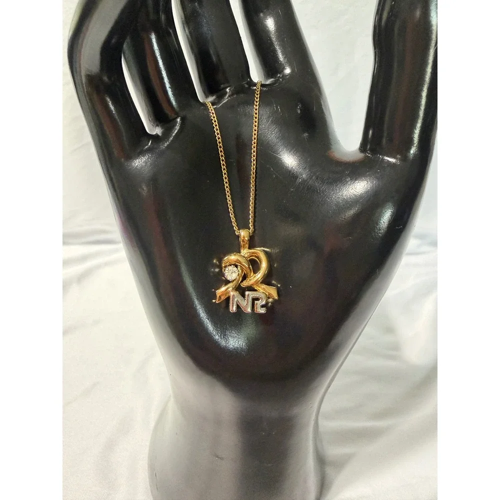 Nina Ricci Necklace Womens OS‎ Gold NR Logo Rhinestone Ribbon Pendant Vintage